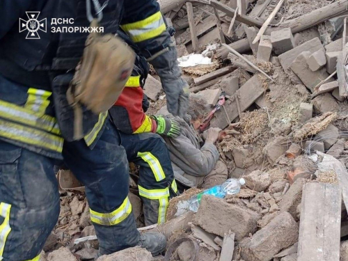У Запорізькій області врятували жінку з-під завалів: які наслідки ворожих обстрілів за добу