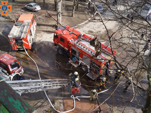 У спальному районі Запоріжжя сталася пожежа в багатоповерхівці: постраждав чоловік
