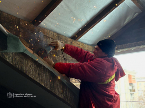У Запоріжжі відновили понад 26 тисяч квадратних метрів покрівель, зруйнованих обстрілами