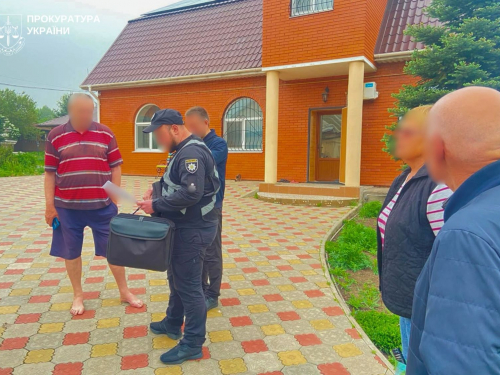 На Запоріжжі сільський голова незаконно отримав 265 ділянок і оформив їх на родичів