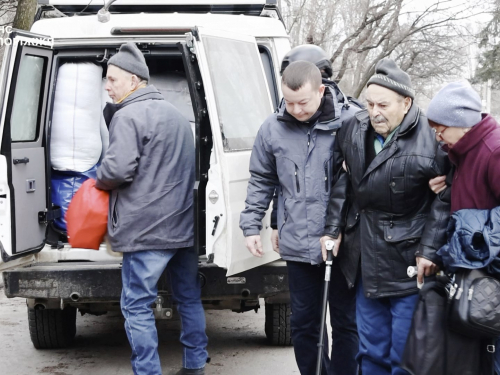 На Запоріжжі з під обстрілів евакуювали родину, фото: ДСНС України у Запорізькій області