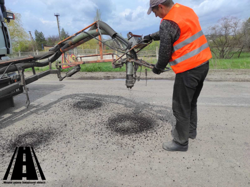 У Запорізькому районі ремонтують дороги, на які скаржилися мешканці - фото