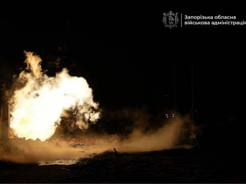 Вдарили КАБами: у Запоріжжі внаслідок ворожого обстрілу постраждала жінка та зафіксовані руйнування (фото, відео)