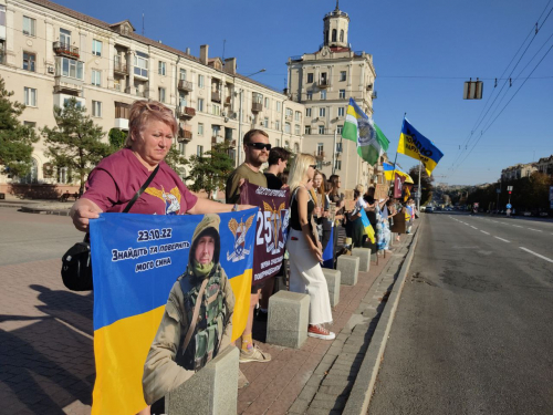  "Боротися, поки всі не повернуться додому" - у Запоріжжі відбулася акція на підтримку полонених захисників (фото)