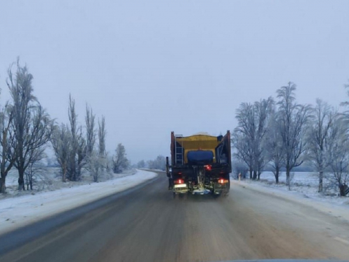 Сніг та ожеледиця - яка ситуація на трасах в Запорізькій області