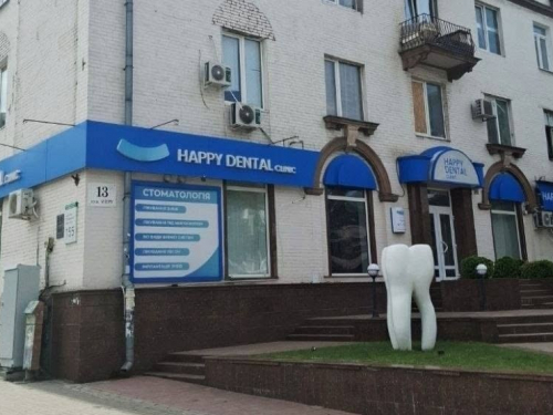 З пам'ятки архітектури на проспекті Соборному прибрали рекламу, яка висіла там без дозволів.
