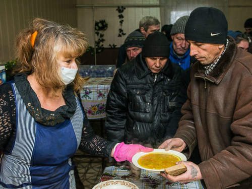 У різних районах Запоріжжя запрацювали пункти гарячого харчування - адреси