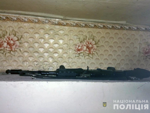 Зустрів гостя зі зброєю в руках - мешканець Запорізького району влаштував стрілянину на власному подвір'ї