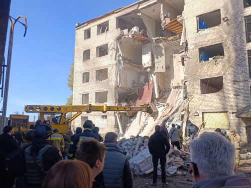 Прикрила сина собою і пролунав вибух - мешканці Запоріжжя розповіли про жахливу ніч під час обстрілу (фото, відео)