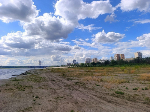 Узбережжя Дніпра у Запоріжжі влітку. Фото: Антоніна Фролова