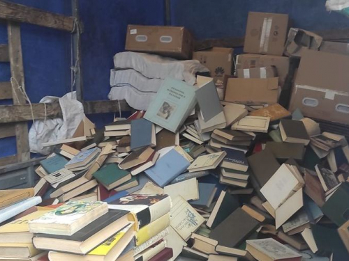 Запорізька молодь зібрала більше тонни російської літератури на переробку