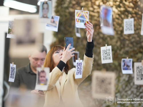 У Запоріжжі відкрили виставку пам’яті студентів і викладачів, які загинули на фронті (фото)