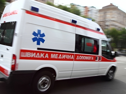 У Запоріжжі медики допомогл дитині з'явитися на світ у кареті «швидкої» 