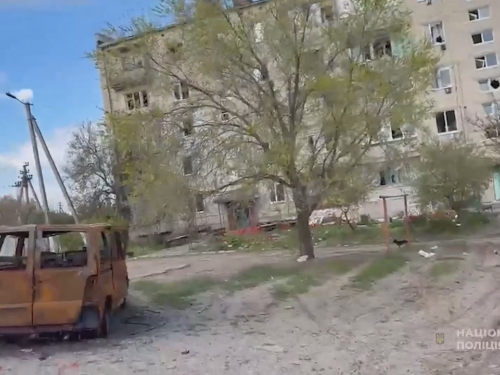 Запорізькі правоохоронці разом із волонтерами вивезли п'ятьох жителів із сіл Юрківка й Таврійське