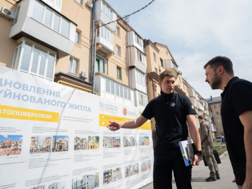 Володимир Зеленський побачив, як відновили будинок у центрі Запоріжжя, зруйнований ворогом у жовтні 2022 року