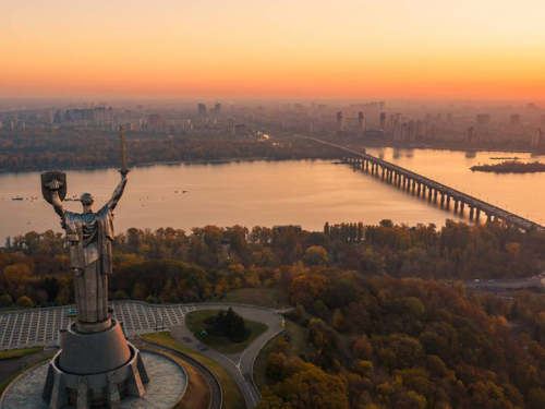 Чотири роки повномаштабного вторгнення: Рінат Ахметов спрямував понад 13,5 млрд грн на підтримку ЗСУ та цивільних