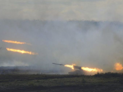 Від ранку російські військові почали обстріли села в Запорізькому районі