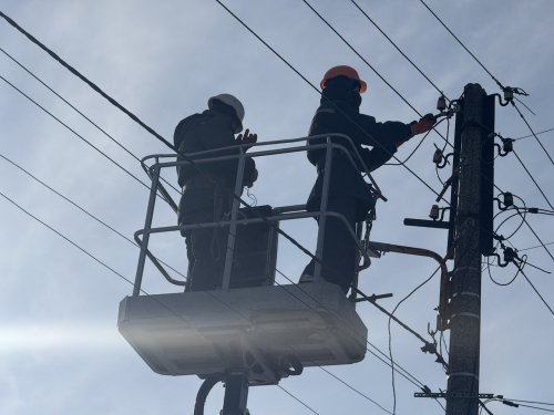 Понад 16,5 тисячі родин на Запоріжжі знову зі світлом після обстрілів