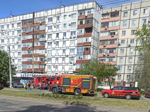 Вогонь охопив балкон - в одному з районів Запоріжжя спалахнула пожежа у багатоповерхівці