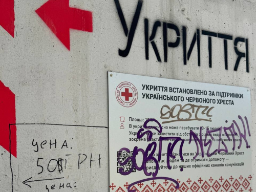 &quot;Це сором&quot; - модульне укриття у запорізькому парку перетворили на смітник (фото)