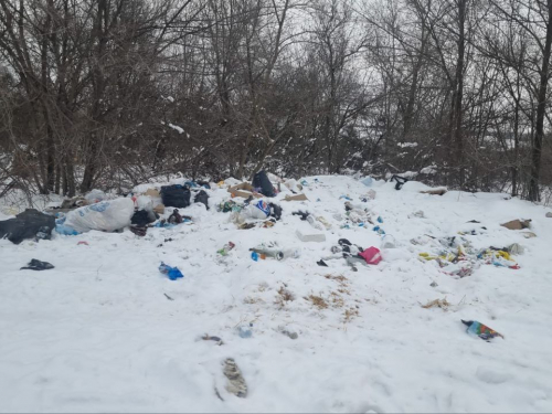 Прибрати до весни: у Запорізькій області екологи натрапили на звалище сміття