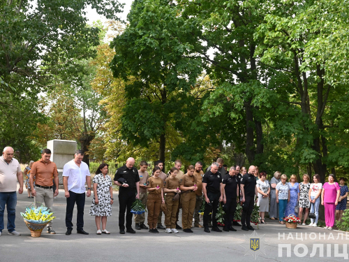 У Запорізькій області відкрили меморіальну дошку на честь загиблого поліцейського Артема Ткаченка (фото)