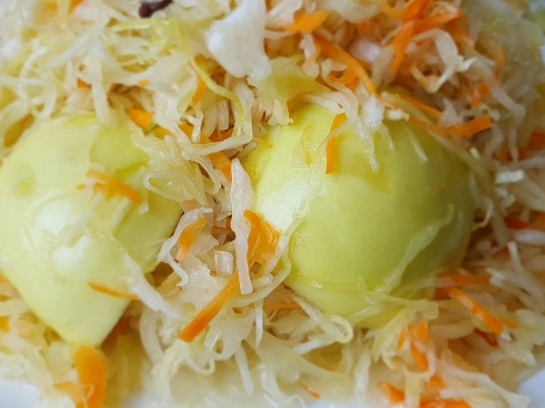 Як приготувати смачну та корисну квашену капусту - простий перевірений рецепт