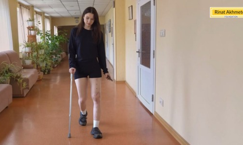 Після реабілітації за підтримки Фонду Ріната Ахметова Софія поступово повертається до роботи з дітьми та мріє знову вийти на сцену