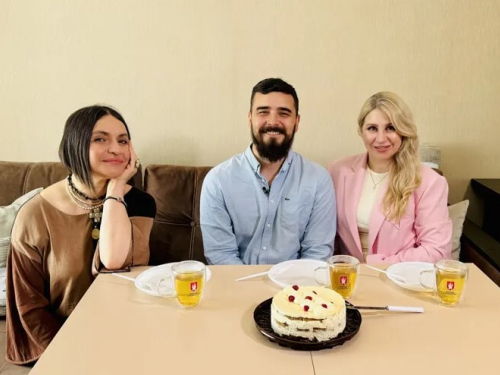 Новий фундамент після двох втрат дому: медик-захисник Маріуполя Асан Ісенаджиєв отримав власну квартиру від «Серця Азовсталі»