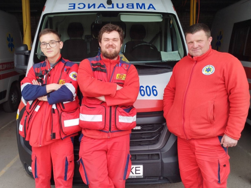 Серце зупинилося просто в "швидкій": запорізькі медики повернули до життя літню жінку