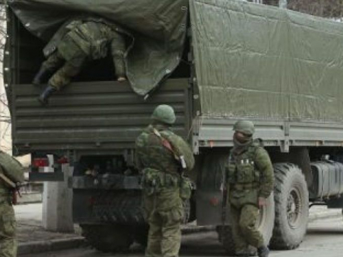 Роcійські окупанти заблокували цивільні автівки на блокпосту у Василівці