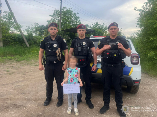  У Запоріжжі поліцейські знайшли загублену дівчинку, фото: поліція Запорізької області 