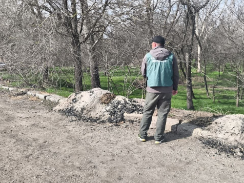 У Запоріжжі знайшли стихійне сміттєзвалище на вулиці Глісерній, фото: Держекоінспекція Південного округу