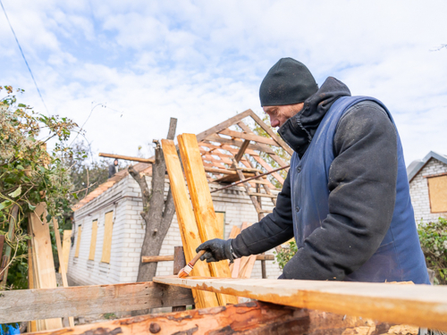 У Запоріжжі відновлюють будинки, пошкоджені ворожими КАБами – що вже зробили