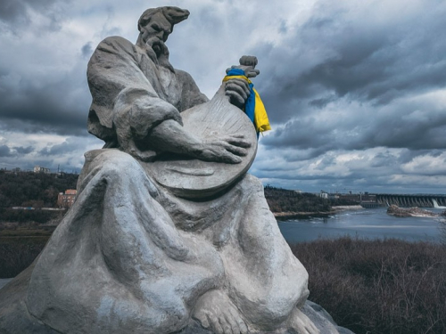 Скульптура «Козак-бандурист» на Хортиці. Фото: Євгеній Вік