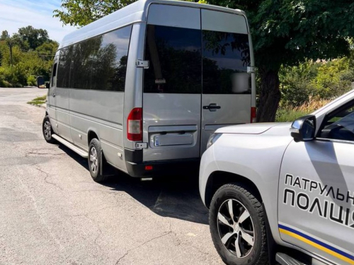 Підрізала на швидкості – у Запоріжжі маршрутка ледь не спричинила аварію (фото, відео)