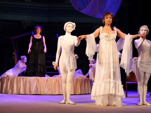 "Вперше вийшла на сцену у п'ять років": провідна актриса театру імені Магара відзначила ювілей