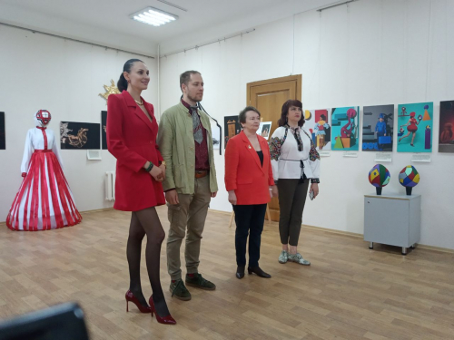 Виставка "Сюрреалістичний калейдоскоп" у Запорізькому обласному художньому музеї, фото Світлани Олійник