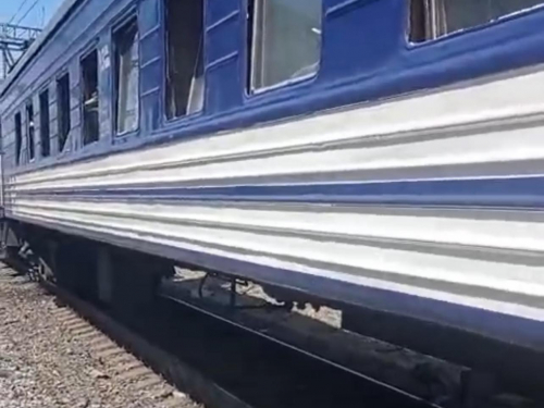 Трохи не доїхав до Запоріжжя - російські військові атакували пасажирський потяг (відео)