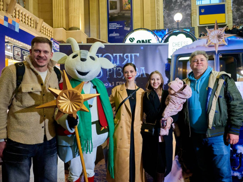 Свято у потягу - в кінотеатрах розпочалися покази різдвяної комедії за участі зірки із Запоріжжя