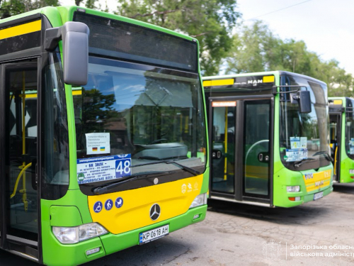 Місто-побратим із Німеччини передало Запоріжжю чотири автобуси, які курсуватимуть новим маршрутом