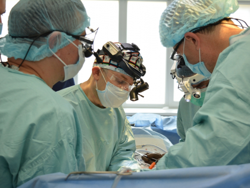 Унікальна операція – запорізькі та київські лікарі врятували життя молодій дівчині