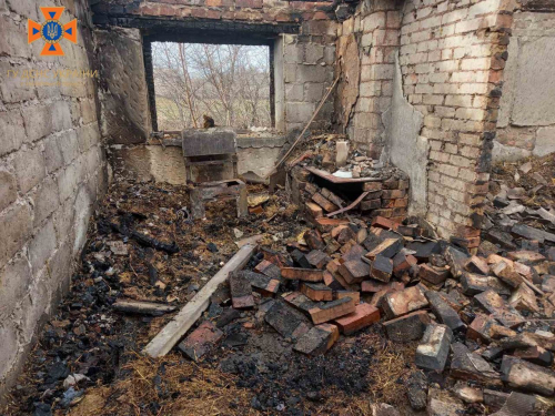 Через необережне поводження з вогнем у Запорізькому районі спалахнула будівля