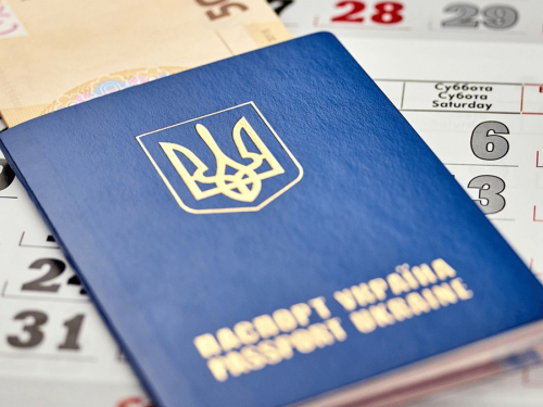 Ні роботи, ні грошей - мешканка Запоріжжя продавала фейкові вакансії за кордоном