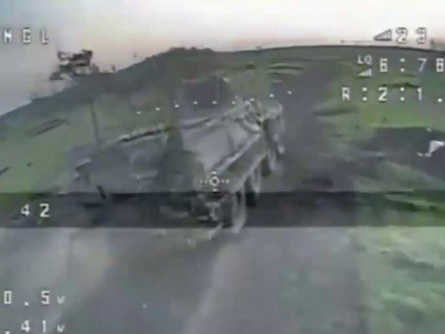 На Запорізькому напрямку оператори БПЛА вразили бронемашину окупантів – відео