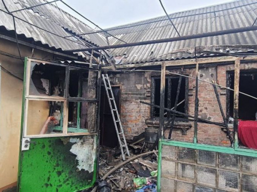 У Запоріжжі під час пожежі приватного будинку постраждав його власник 