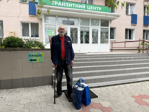 У Запоріжжі відновили паспорт чоловіку-переселенцю. Фото: Гуманітарна місія "Проліска"