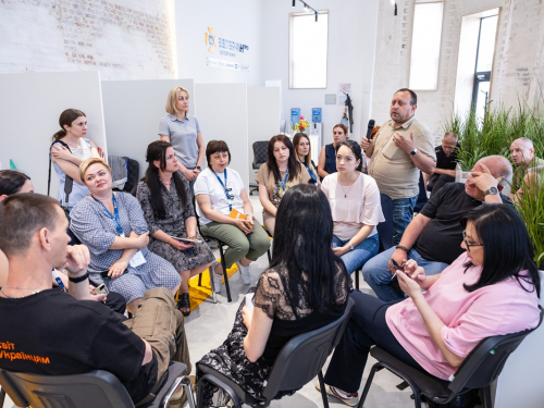 Щоденна підтримка - у Запоріжжі фахівці, що допомагають ветеранам повернутися до цивільного життя, обмінялися досвідом
