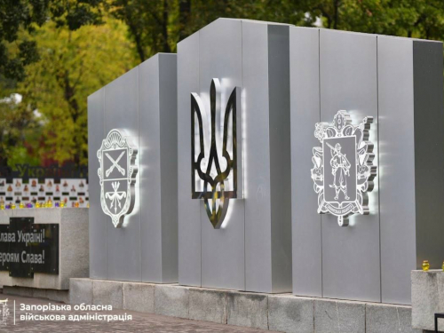 У Запоріжжі вшанували Героїв війни – Алея пам’яті поповнилася новими стендами (фото)