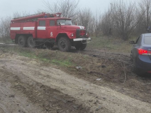 Запорізькі ДСНСники врятували майже 900 людей, які застрягли на "Дорозі життя"